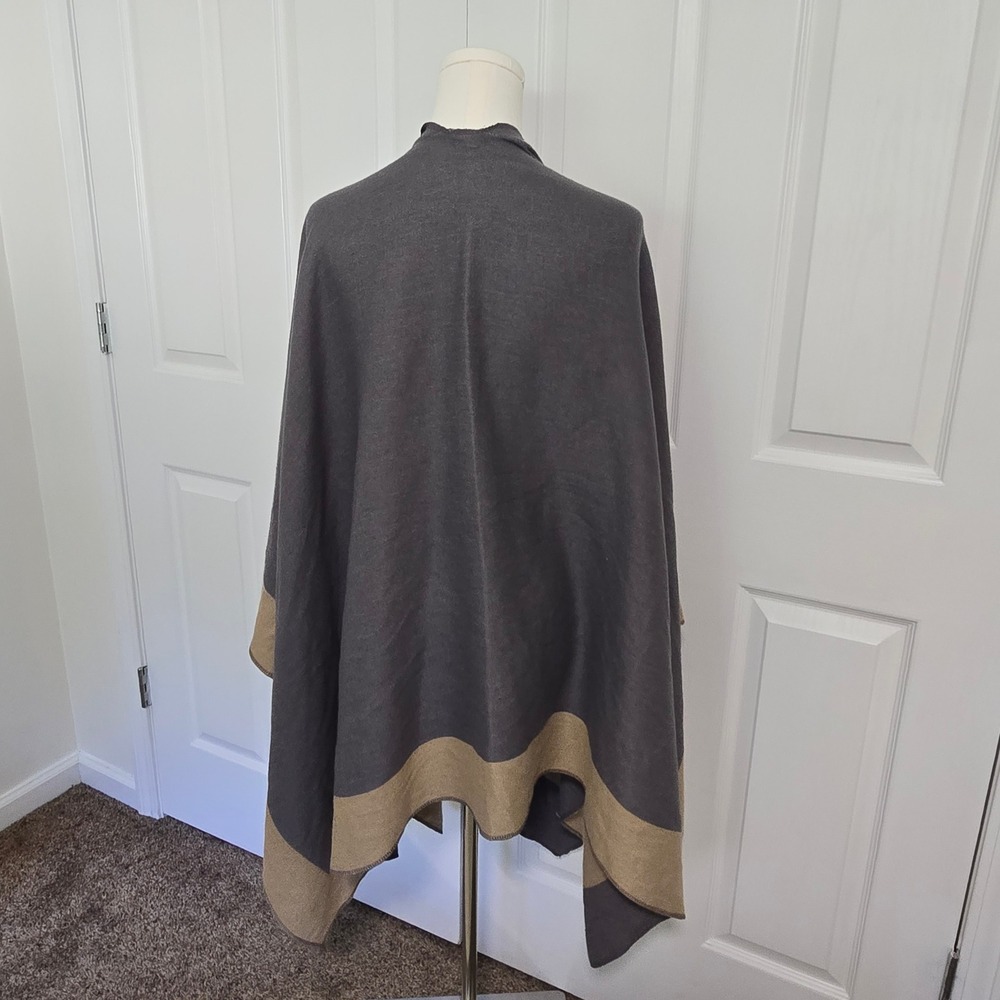 Unbranded Poncho Wrap Women One Size Tan Grey Reversible Colorblock Open Front - Picture 4 of 4